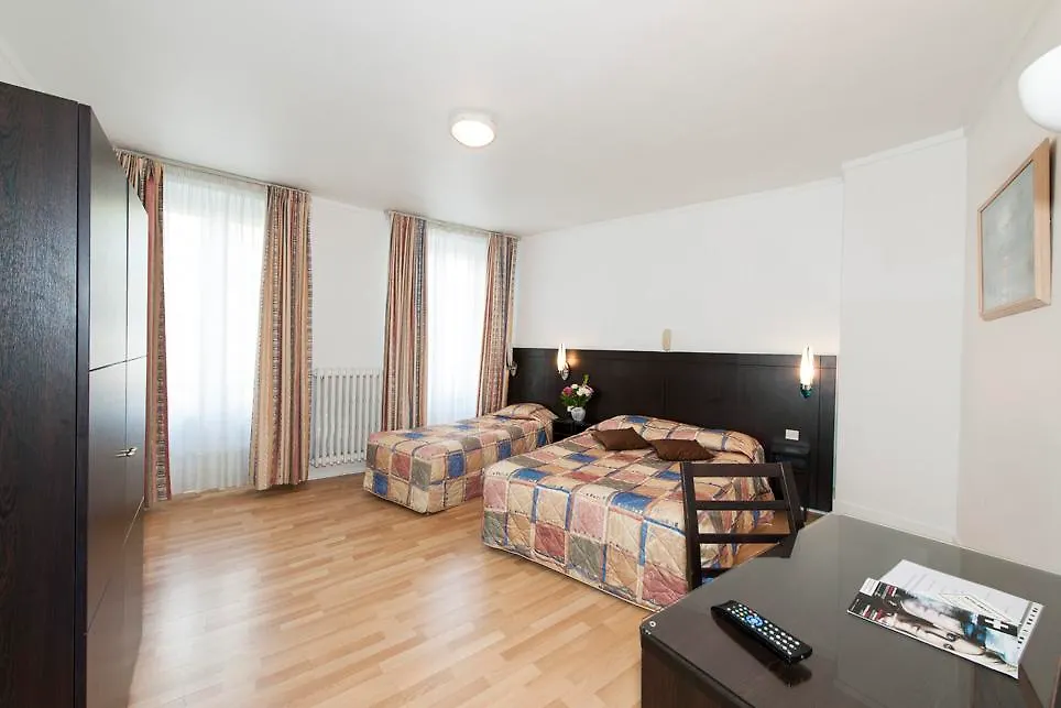 **  Amiot Hotel Paris France