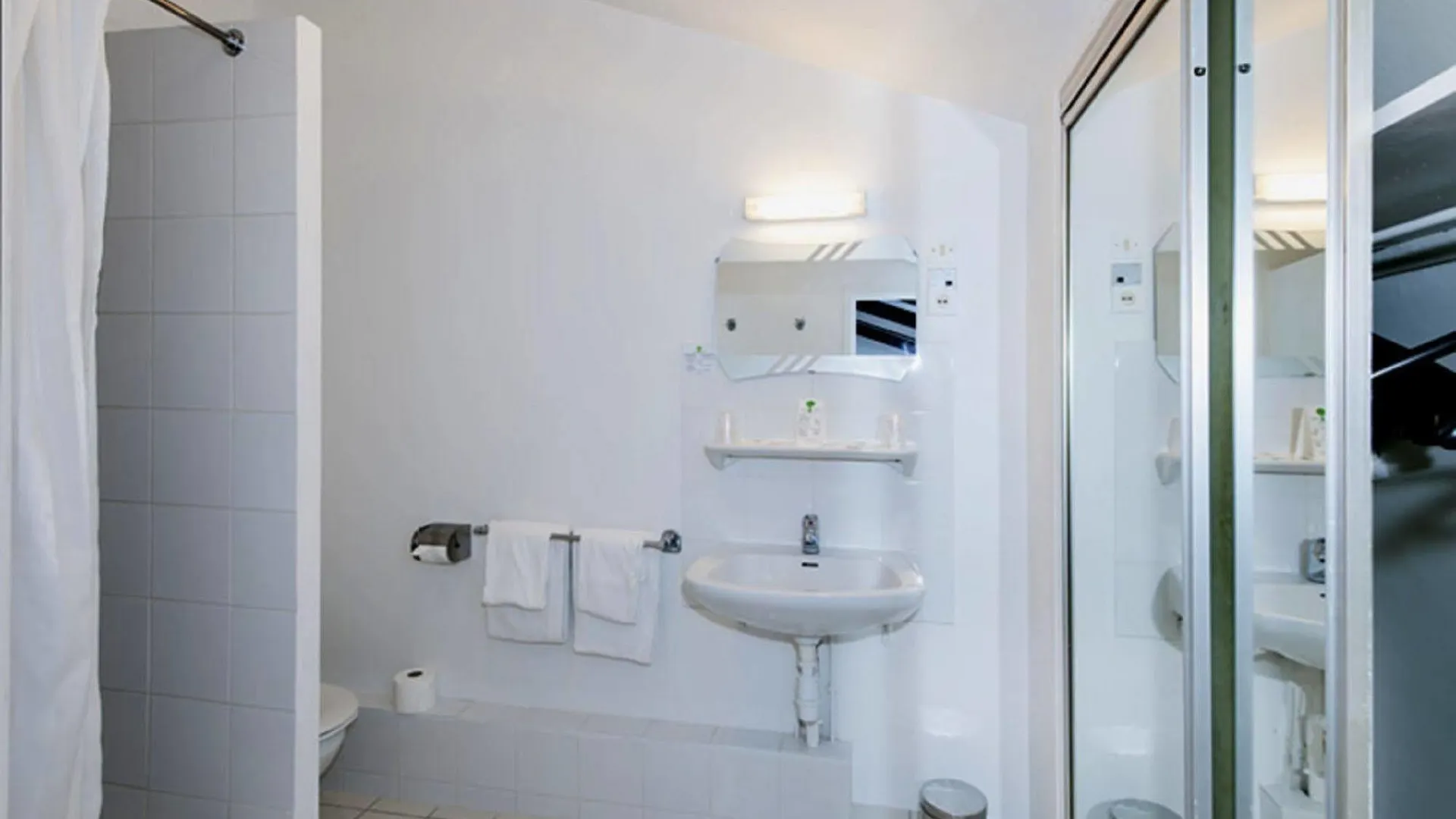 **  Amiot Hotel Paris France